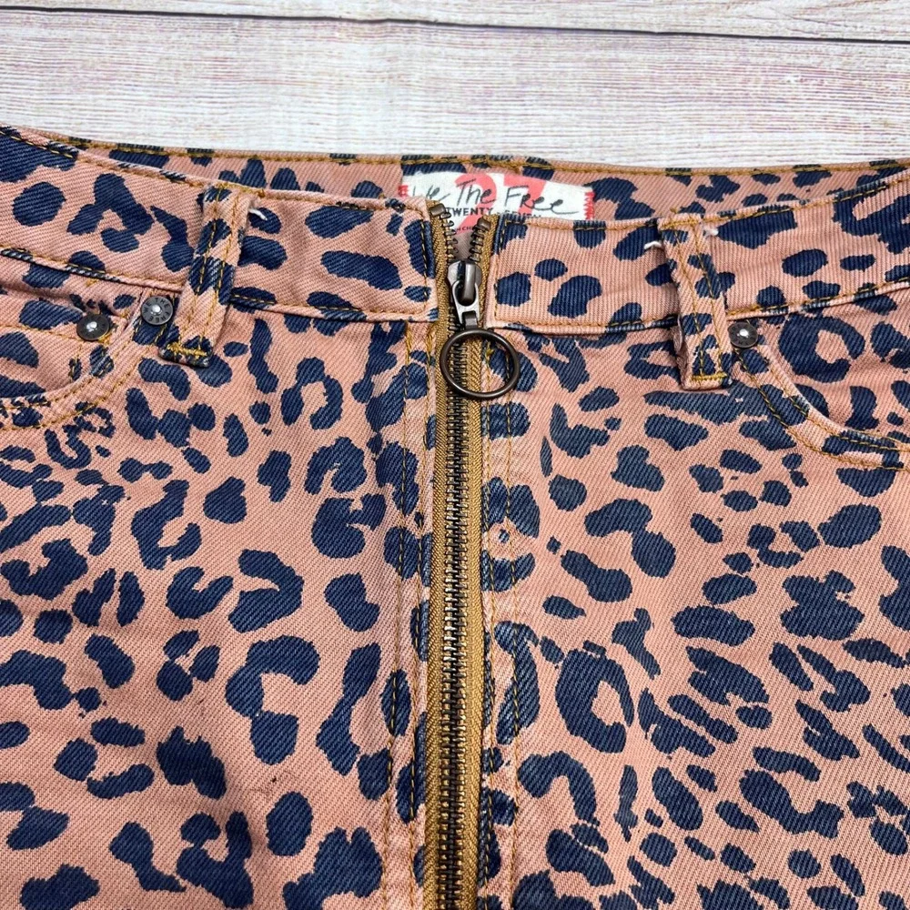 We The Free Leopard Print Denim Mini Skirt Front Zip‎ Raw Hem Tan Black Size 27